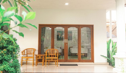 Habitación clásica con 1 cama doble o 2 individuales, vistas al jardín