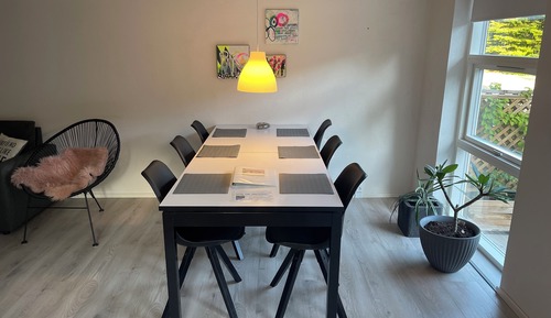Apartamento familiar, 2 habitaciones, vistas al patio, planta baja (N1)
