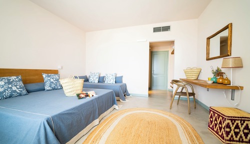 Habitación familiar, vistas a la piscina
