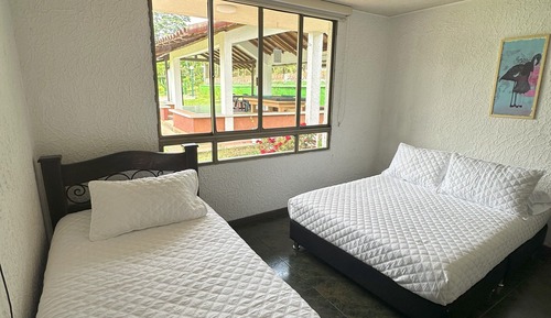 Habitación triple estándar, vistas a la piscina, planta baja
