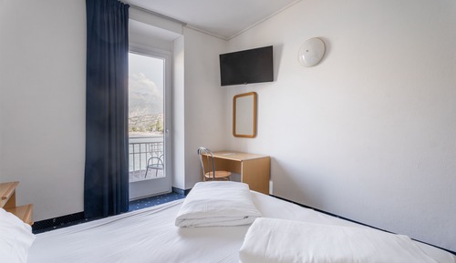 Habitación superior con 1 cama doble o 2 individuales, vistas al lago