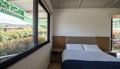 Habitación superior, balcón, vistas al jardín