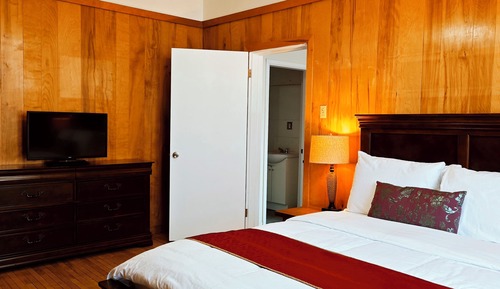 Suite, 1 cama de matrimonio con sofá cama, cocina básica, planta baja