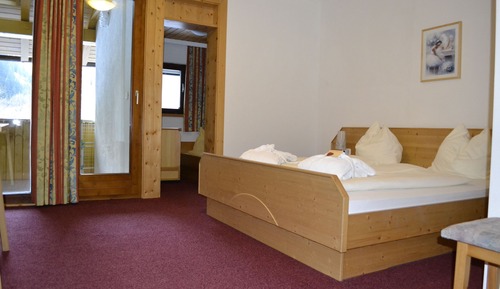 Standard Room, 1 Double Bed, Non Smoking, Mountain View