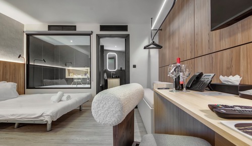 Habitación triple Deluxe (Spa Bath in Bathroom)