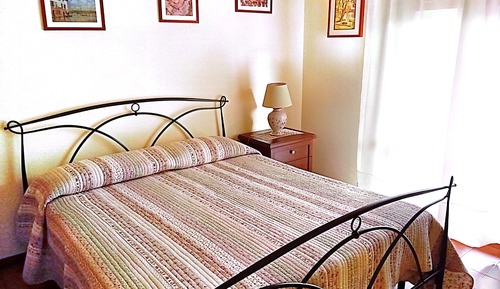 Habitación clásica con 1 cama doble o 2 individuales, vistas al jardín