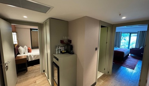 Habitación familiar, varias camas, balcón, vistas al jardín