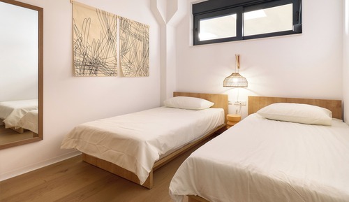 Apartamento clásico, balcón, vistas a la colina