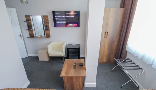 Habitación estándar con 1 cama doble o 2 individuales, vistas a la ciudad