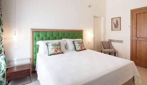 Habitación estándar con 1 cama doble o 2 individuales, vistas a la piscina