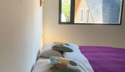 Habitación superior con 1 cama doble o 2 individuales, vistas a la montaña