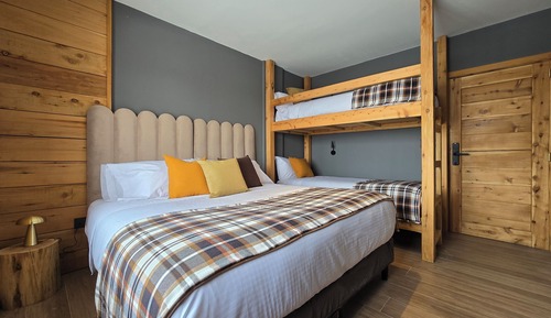 Habitación estándar con 1 cama doble o 2 individuales, vistas a la montaña