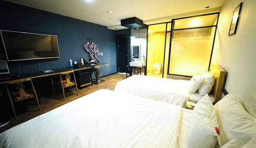 Habitación Grand con 1 cama doble o 2 individuales, vistas parciales al mar