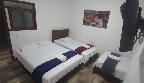 Habitación básica con 1 cama doble o 2 individuales