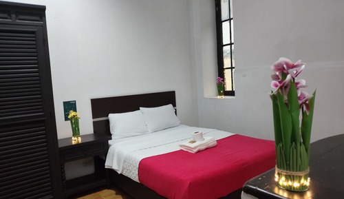 Basic Room, 1 Queen Bed, Smoking