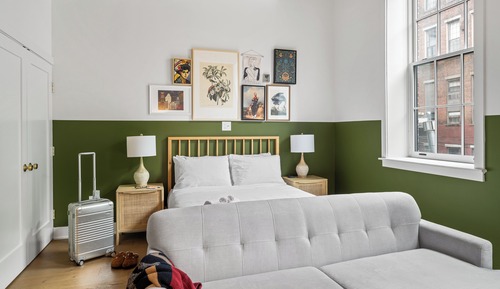 Estudio, 1 cama de matrimonio, en la zona del patio