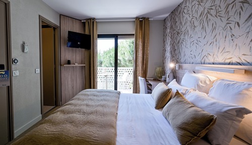 Habitación estándar con 1 cama doble o 2 individuales, mirando al mar
