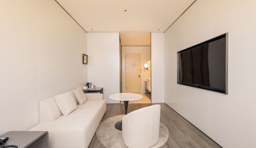 Habitación superior con 2 camas individuales, sin ventanas