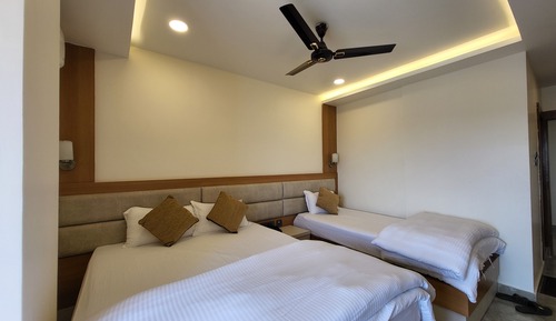 Habitación triple Deluxe, vistas a la ciudad, junto al lago