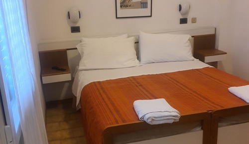 Habitación clásica con 1 cama doble o 2 individuales