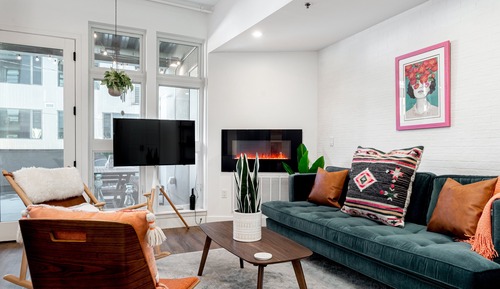 Apartamento, varias camas, patio, vistas a la ciudad ((R03) 3198 Blake St. Unit 205)