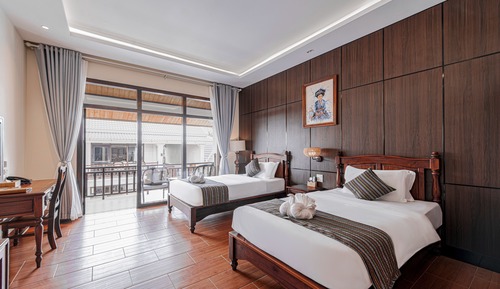 Habitación superior con 2 camas individuales, vistas a la ciudad