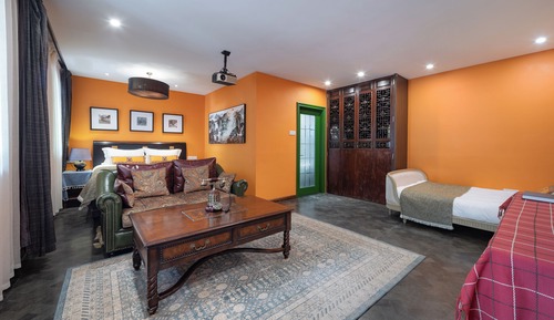 Habitación familiar, varias camas, vistas al patio, en la zona del patio