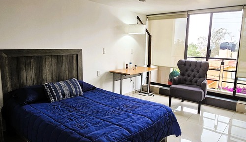 Suite estudio ejecutiva, balcón, vistas a la ciudad