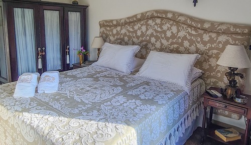 Habitación estándar con 1 cama doble o 2 individuales, vistas a la montaña