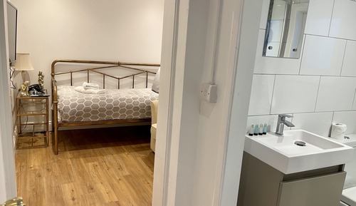 Estudio, baño privado
