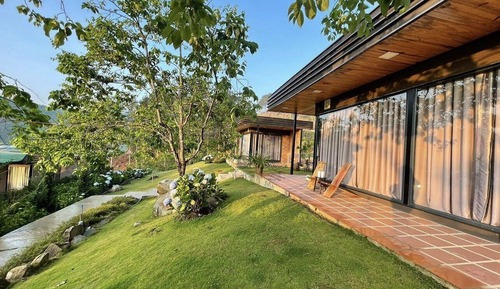 Chalet, vistas al jardín