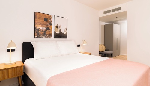 Suite estudio clásica, balcón