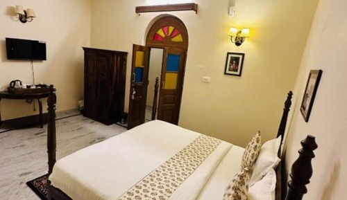 Deluxe Suite, City View