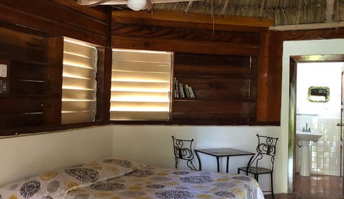 Habitación básica con 1 cama doble o 2 individuales, vistas al mar