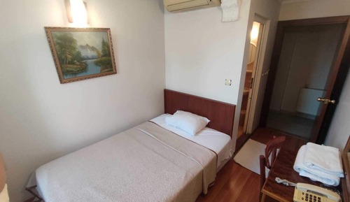 Habitación básica, 1 cama de matrimonio, fumadores, vistas a la ciudad