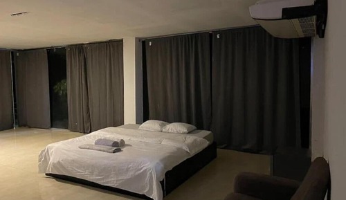 Habitación, 1 cama de matrimonio grande, vistas a la piscina