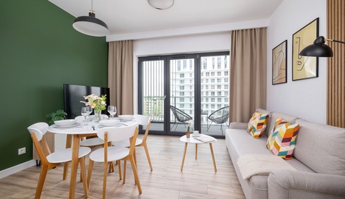 Studio, Balcony