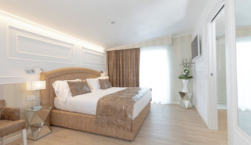 Suite estudio, vistas parciales al mar
