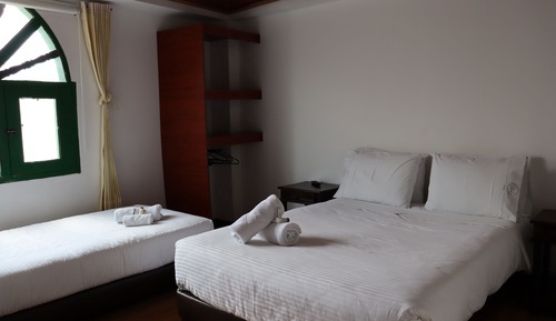 Habitación familiar, baño privado, en una planta alta