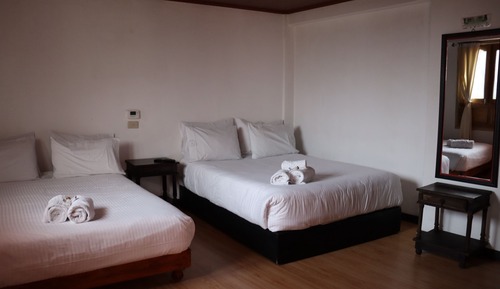 Habitación familiar, baño privado, en una planta alta