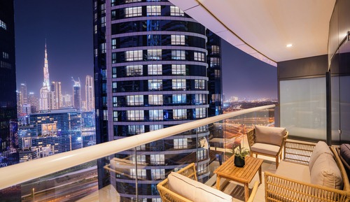 Apartamento exclusivo, balcón, vistas a la ciudad