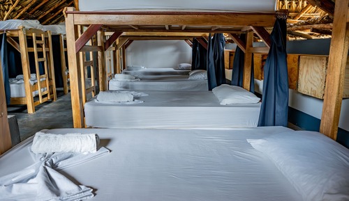 Dormitorio compartido, dormitorio mixto