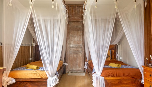 Habitación básica con 1 cama doble o 2 individuales