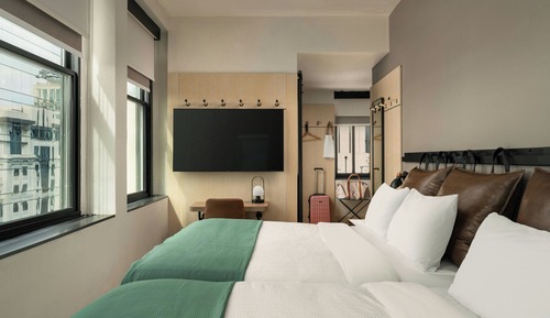 Habitación básica, 2 camas de matrimonio, no fumadores (Mobility Accessible, Roll-in Shower)