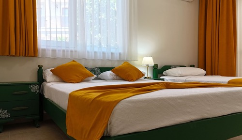 Habitación triple estándar, vistas parciales al mar