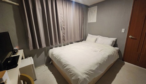 Habitación económica doble, 1 cama de matrimonio, no fumadores, frigorífico y microondas