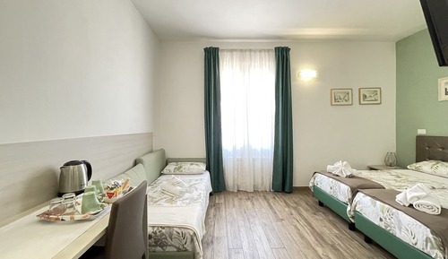 Habitación con 1 cama doble o 2 individuales, baño privado