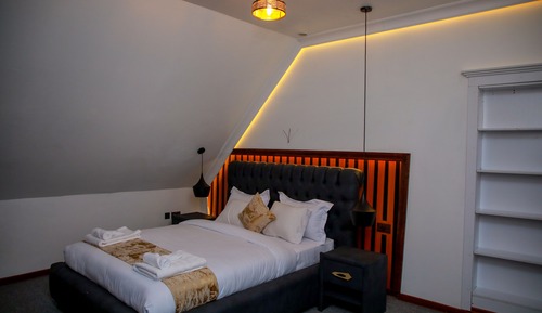 Suite de lujo, 1 cama de matrimonio, balcón, vistas al jardín