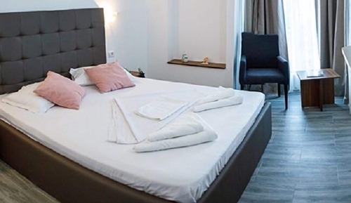 Habitación doble superior, 1 cama de matrimonio, vistas parciales al mar