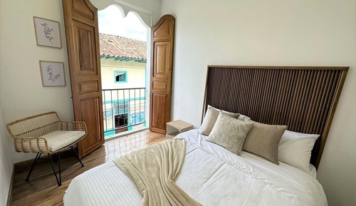 Habitación tradicional, 1 cama doble, baño privado, vistas a la ciudad